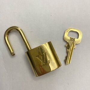 ❤️Authentic ❤️Louis Vuitton Lock and Key #306